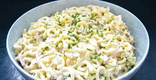 Einfacher Nudelsalat Rezept Mit Mayo Rezept Nudelsalat Rezepte Lebensmittel Essen