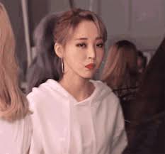 I drew her with her long beautiful blue hair. Mamamoo Moonbyul Gif Mamamoo Moonbyul Cute Discover Share Gifs