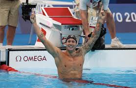 Tokyo (ap) — caeleb dressel tossed his gold medal from a winning relay at the tokyo olympics to a teammate in the stands. Se Gpu0m6gw2m
