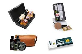A partir das dicas, descubra as características do presente, o nome e time do pai de cada uma e a cor da bolsa que elas estão usando. Dia Dos Pais Na Empresa Ideias De Endomarketing