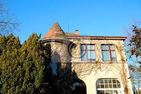 Preis und angebotsinformation zu haus kaufen. Altes Haus Mit Turm Fototapete Fototapeten Haus Villa Turm Myloview De
