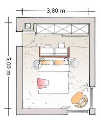 Eine Weisse Wand Im Rucken Schiebeturen Sind Praktische Raumteiler Sie Losen Jedes Platzproblem Und Die Wohnung In 2020 Closet Behind Bed Closet Bedroom White Walls