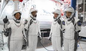 (spacex) is an american aerospace manufacturer and space transportation services company headquartered in hawthorne, california. La Nasa Rimanda La Missione Crew 1 Alla Prossima Meta Di Novembre Astronautinews