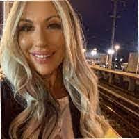 Kimberly Alcott's Instagram, Twitter & Facebook