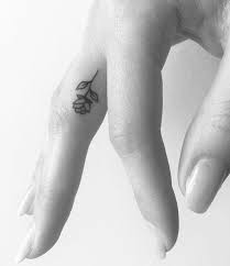 50 examples of nice finger tattoos golfian com. Piercing And Tattoos