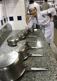 A brief description of the manhua rise of the demon king: é›¢å©š9å¹´æ‰¾å›žè‡ªå·± çŽ‹éœç'© æ‹¿åˆ°è—å¸¶è­‰æ›¸ æˆ'å­¸çš„ä¸åªæ˜¯æ–™ç† é‚„æœ‰å¿ƒèˆ‡æ…‹åº¦ ç™½æ«»