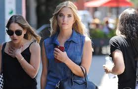Ich war wirklich in panik jetzt lesen. Ashley Benson Setzt Auf Einen Naturlichen Glanz