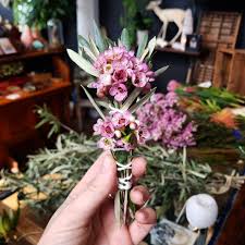 Alternative Bundles In 2020 Olive Branch Olive Leaf Amazing Flowers
