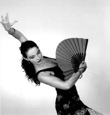 In 1874, the composer expanded and reworked the piece into a tone poem, replacing the vocal line with a. Tanzerin Daniela Flamenco Und Spanische Tanz Kunstlerportal Artistenfuerdich De