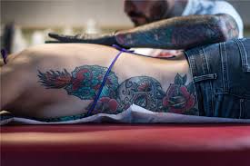 Grundsätzlich sind jugendliche unter 18 jahren nicht allein handlungsfähig und benötigen somit die einwilligung ihrer eltern oder des gesetzlichen vertreters, um verträge mit dritten abschliessen. Tattoos Jeder Funfte Schweizer Ist Tatowiert Doch Eine Kehrtwende Zeichnet Sich Ab