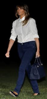 Melania Trump Wears Casual Jeans To Return To The White House Casual Wear Women First Lady Melania Trump Jeans Street Style