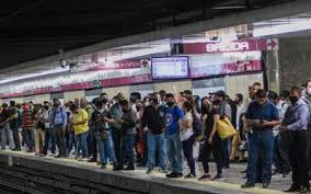 Se desploma tramo, cae por derrumbe de una ballena de la estructura vagón del metro de la cdmx de la estación olivos con más de 50 y 80 heridos. Menor De 5 Anos Cae A Las Vias Del Stc Metro La Prensa Noticias Policiacas Locales Nacionales