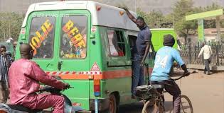 Sotrama kônô baro ou le théâtre invisible dans la sotrama est un nouveau concept de l'association anw jigi art qui s'invite dans les transports en commun au mali, des endroits où tous les sujets sont. Transport Sotrama Au 21eme Siecle Une Vraie Honte Pour Le Mali Last Of Afrika