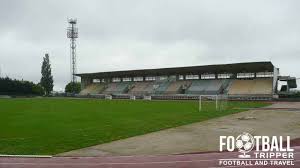 Niort fc e clermont foot participa do campeonato ligue 2, frança. Stade Rene Gaillard Chamois Niortais F C Football Tripper