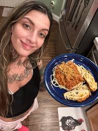 Spicy spaghetti with organic beef and arrabbiata sauce