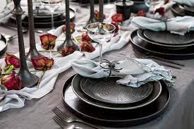 Be sure to check out these gorgeous summer table decorations and recipes from these talented friends. Elegant And Eerie Halloween Table Settings For A Spooky Chic Dinner Party
