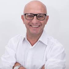 Quiero agradecer al escritor Norman Berra por obsequiarme su último libro  LA FRAGUA. Excelente obra. Más información en  https://trilogiadelasombras.blogspot.com/