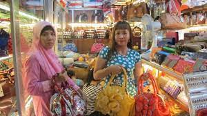 Tas wanita branded dan tas wanita import juga tersedia. Tak Perlu Ke Luar Negeri Beli Tas Impor Bermerek Ada Di 16 Ilir Tribun Sumsel