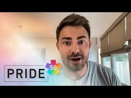 Jonathan Bennett used to be trapped in the closet, now he's living the gay  dream.