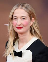 Alba Rohrwacher è la prima a indossare un look di sfilata Valentino by  Alessandro Michele. Ecco perché è così speciale