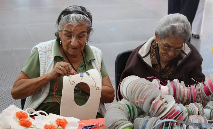 Adultos mayores que siguen trabajando: cuando la labor no frena luego de la jubilación - Pension Policy International