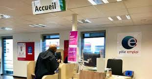 Depuis déjà quelque temps, le gouvernement enchaîne les discours infantilisants sur la jeunesse alors que pour ces 800 000 jeunes ayant pour la plupart moins de 25 ans, aucune aide financière leur permettant de vivre et d'effectuer une recherche d'emploi. Plan 1 Jeune 1 Solution Premier Bilan Regional Informateur Judiciaire
