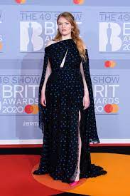 Джек уайтхолл на церемонии выступят: Brit Awards 2020 Die Modischen Tops Flops Gala De