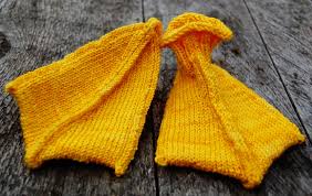 For court shoes and pumps, there are invisible socks that sit low on the foot, out of sight but with your feet firmly in mind. Duck Baby Socks Knitty Spring Summer 2010