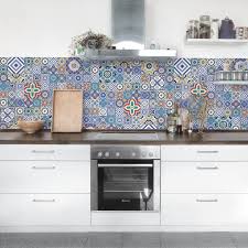 Deine Kuche Braucht Einen Neuen Look Dann Sind Klebefolie Eine Tolle Losung Die Dekorfolie Lasst S Kuche Klebefolie Portugiesische Fliesen Fliesen Kuche Wand