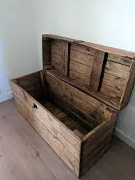 Rustic Clamshell Wooden Trunk Handmade From Reclaimed Wood Etsy Tronco Di Legno Mobili Pallet Fai Da Te Casse Di Legno