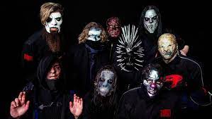 Auf dem album wurden einflüsse von bands wie slipknot deutlich, die sich selbst als slayerfans bekannten. Slipknot Das Steckt Hinter Dem Band Namen Der Neun Maskenmanner