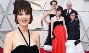 Property brothers drew and jonathan scott host the spinoff show, and fans will get to see the. Zooey Emily Deschanel Turn Heads On Oscars Red Carpet Daily Mail Online