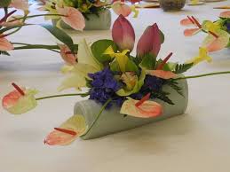 Browse 52 dining room floral centerpieces on houzz whether you want inspiration for planning dining room floral centerpieces or are building designer dining room floral centerpieces from scratch, houzz has 52 pictures from the best designers, decorators, and architects in the country, including unique and austin patterson disston architects. Fresh Flower Decorations On The Dining Table Picture Of Diaoyutai State Guest House Beijing Tripadvisor