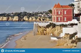 Book rotes haus landgasthof, kurort oberwiesenthal on tripadvisor: Rotes Haus An Der Kuste Von Armacao Algarve Portugal Stockfoto Bild Von Historisch Bunt 160969366