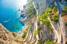 There are generally two kinds of people who visit us at capri: Capri Urlaubsziel Der Stars Sternchen Urlaubsguru