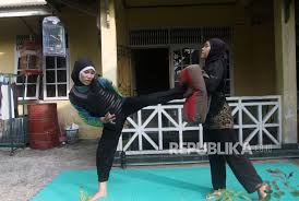 Mengawinkan bela diri dengan budaya, pencak silat mulai jadi seni beladiri khas di berbagai daerah. Bela Diri Indonesia Didukung Tampil Di Olimpiade Republika Online
