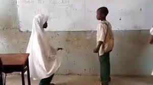 Tirkashi kalli yadda yan mata kecin amanar mazajensu duniya tazo karshe iskanci matan hausa. Download Yan Makaranta Rawan Iskanci Natokhd Com