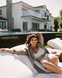 Kourtney shows off her new haircut from travis while chilling on her bathroom. 280 Kourtney Kardashian Ideas In 2021 Kourtney Kardashian Kourtney Kardashian