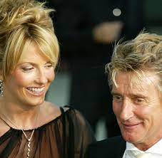 Sir rod stewart was on his way to becoming one of the most successful recording artists in history in 1974 when he moved to america and signed with warner bros. Nachwuchs Rod Stewart Wird Mit 66 Zum Achten Mal Vater Welt