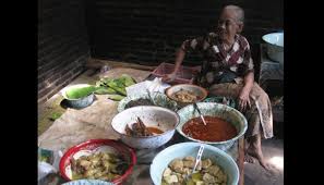 Mangut lele mbah marto terletak jauh dari pusat keramaian kota yogyakarta, kurang lebih sekitar 20 menit jaraknya dari pusat kota jogja. Ke Yogyakarta Jangan Lupa Kunjungi Mangut Lele Mbah Marto Travel Tempo Co