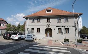 May 15, 2021 · českou politickou scénou v pátek otřásla zpráva o rezignaci zemana, nejvyššího státního zástupce pavla zemana. Volby 2018 Babisova Vip Zona Je Tu Hezky Ale Draho Rikaji Lide V Pruhonicich Idnes Cz