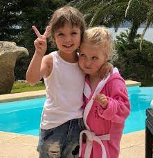 Видимо, алла борисовна не хочет, чтобы ее дети раньше времени узнали обстоятельства своего рождения, поэтому пока. Elitnyj Detskij Sad I Shtat Prislugi Roskoshnaya Zhizn Bliznecov Ally Pugachevoj I Maksima Galkina Starhit Ru