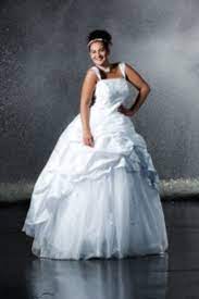 Brautkleider für mollige sollten außerdem ein schönes dekolleté formen. Brautkleider Fur Mollige Frauen Hochzeitskleider Fur Mehr Figur