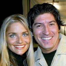 Wildo tiene una pareja 27 años menor que él: "Me las arreglo bien"