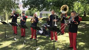 Lille La Musique De L Infanterie A Joue Pour Les Soignants Et Les Malades De Saint Vincent