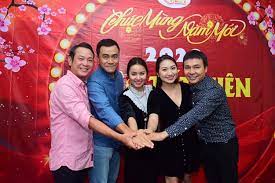 Cô út ánh dương bộc trực, hoang dã, sống như một cậu con trai. Quyá»n Lá»™c Khai Phao NÄƒm Má»›i Báº±ng Phim Táº¿t Vá» Nha Äƒn Táº¿t Ä'i Con Va Cac ChÆ°Æ¡ng Trinh Thiá»‡n Nguyá»‡n