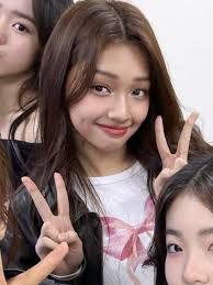 gehlee and jennie with the same ribbon shirt 🎀😭 ©️ : @gehleesource