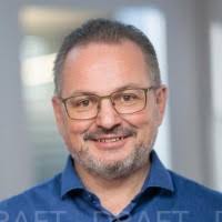 80+ perfiles de «Kratzer»