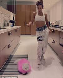 Her mother is judy loe, who has appeared in a number of british dramas and sitcoms and continues to work as an actress, predominantly in british television productions. Kate Beckinsale Dances Around Her Pet Cat Willow To Turn Her On With A Fluffy Pink Outfit Oltnews