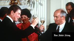 März 1985 stirbt, wird michael gorbatschow sein nachfolger. Gorbatschow Das Ende Des Ostblocks Und Der Untergang Der Ddr